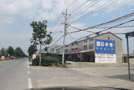 巴马如何能保证墙体广告的醒目性？