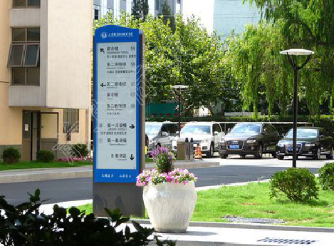 巴马哪些因素影响宣传栏的制作？